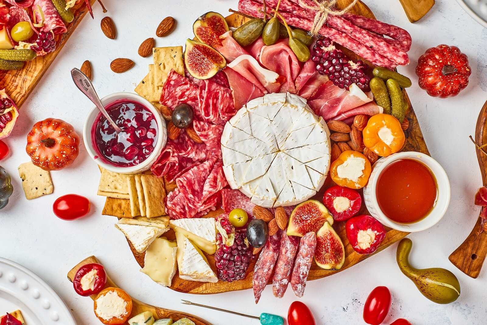 Fall Themed Charcuterie Board – A Seasonal Feast of Flavors for Hosting